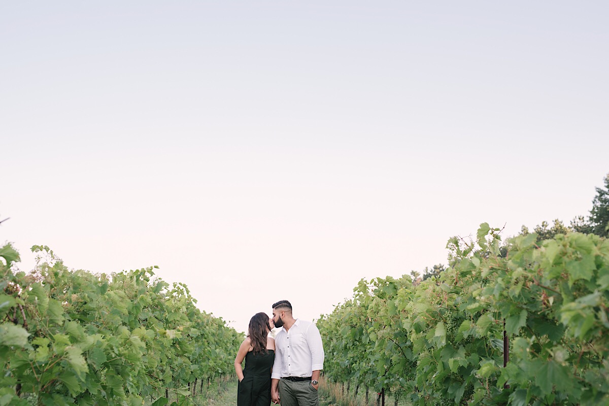 bonnie-heath-winery-engagement-photos-vineyard-eshoot
