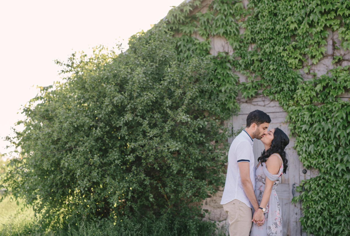 Niagara winery engagement photos