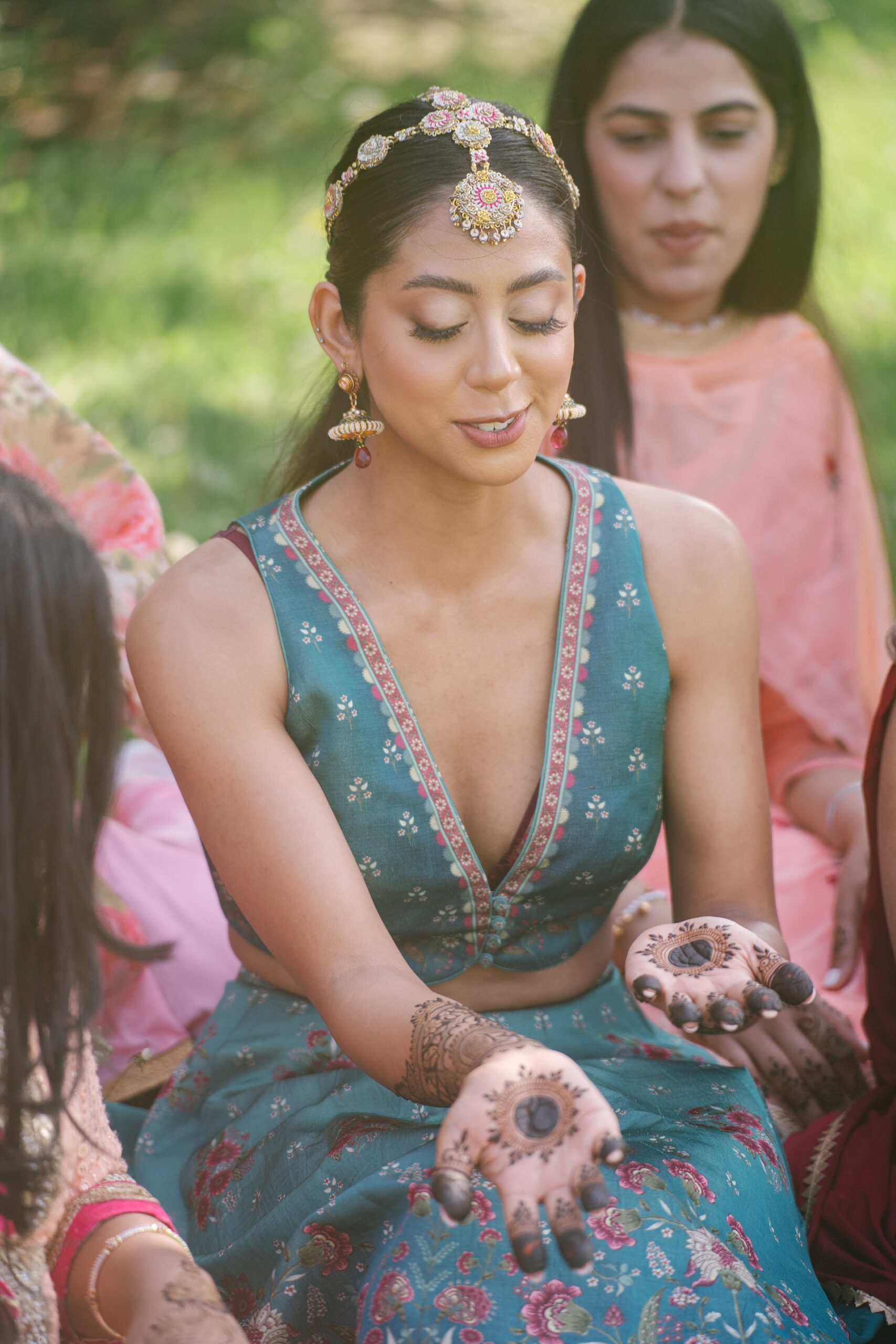 indian bride with mehendi at a henna event photos in toronto 